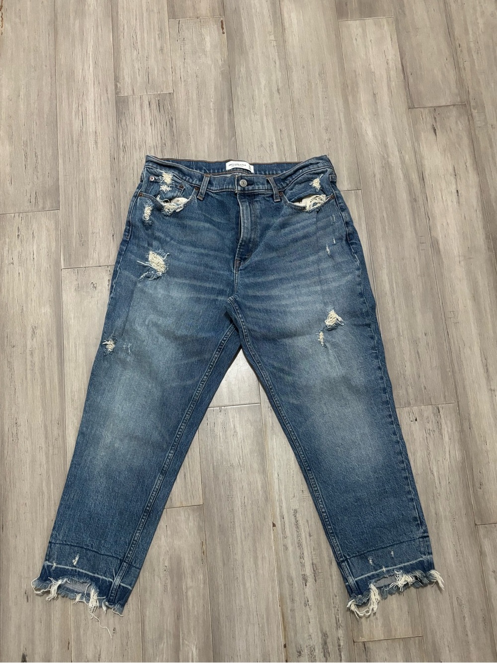 Abercrombie and Fitch High Rise Mom Jean Size 32/ 14 R